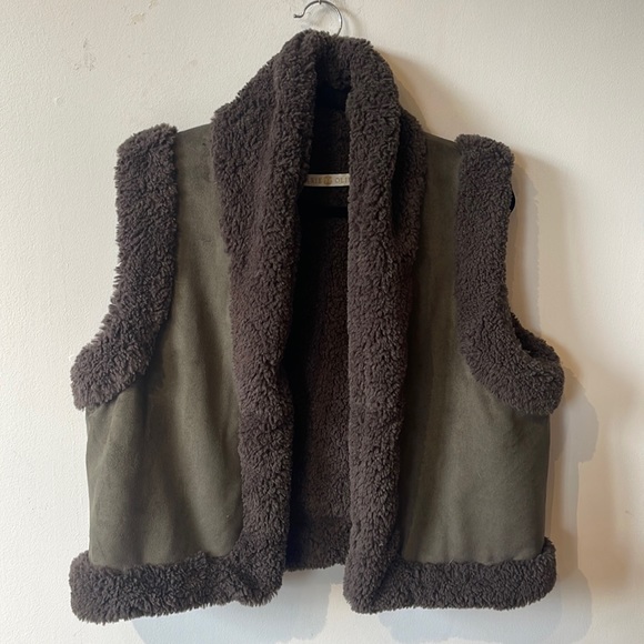 Marie Oliver Faux Suede Sherpa Fleece Lined Cropped Open Vest Large - Picture 1 of 6